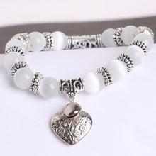 Load image into Gallery viewer, Cat Eye Bead Heart Bracelet