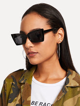 Load image into Gallery viewer, Retro Square Pointed Sunglasses
