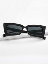 Load image into Gallery viewer, Retro Square Pointed Sunglasses