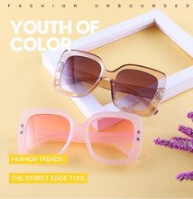 Load image into Gallery viewer, Retro Bold Frame Sunglasses

